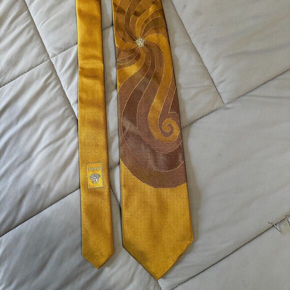 Versace XL Gold Silk Tie Abstract Swirl Medusa Logo Made In Italy  67"L x 3.75"W - Picture 8 of 16